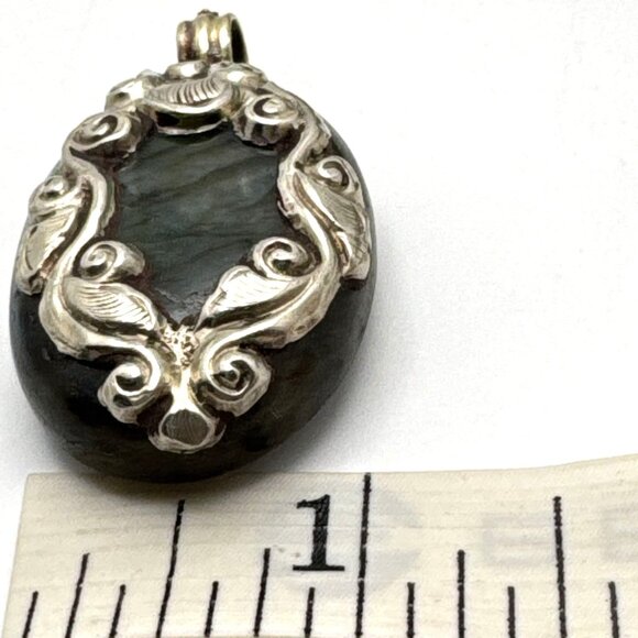 Silver Tone Framed Filagree  Glowing Labradorite Pendant Vintage - Picture 5 of 13